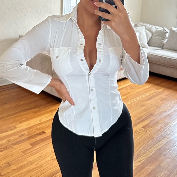 Stunning white Italian button up collared top😍 - Picture 4 of 4